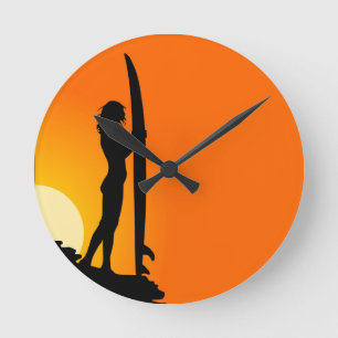 Reloj de pared de chica surfista