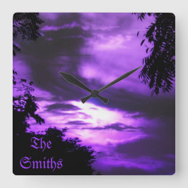 Reloj de pared de cielo morado nublado