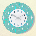Reloj de pared de cocina retro de patrón de estrel<br><div class="desc">Reloj de pared de cocina retro con un patrón de fondo de estrellas verde azuladas y blancas con cara blanca y letras azules y negras. Personalizar Para cambiar los colores de fondo y más.</div>