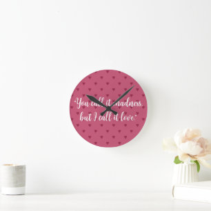 Reloj de pared de corazones rojos
