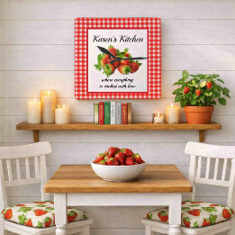 Reloj de pared de cuadros rojos y fresas