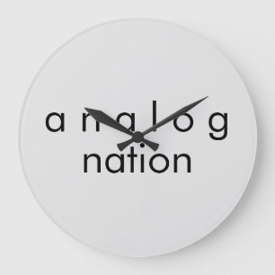 Reloj de pared de cuarzo gris Analog Nation Audio