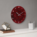Reloj de pared de diseño de tela de flores de deco<br><div class="desc">Reloj de pared de diseño de tela de flores de decoración roja. Cara del reloj blanco. Parece parte del mobiliario.</div>