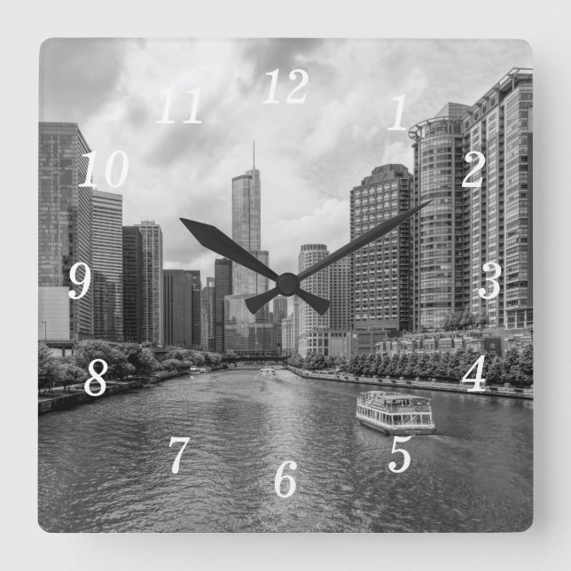 Reloj de pared de escala de grises en el río Chica (Anverso)