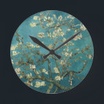 Reloj de pared de flores de almendra<br><div class="desc">Florecimiento de Almond por Vincent van Gogh La flor de almendras fue pintada en 1890 en honor a un evento especial en la vida de Vincent. El 31 de enero, el hermano de Vincent, Theo, y su esposa Johanna, tuvieron un hijo, y lo llamaron Vincent Willem. Vincent pintó esta rama...</div>