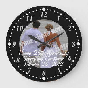 Reloj de pared de fotos de aniversario feliz en bl