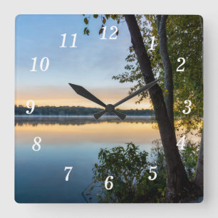 Reloj de pared de gloriosa mañana de otoño
