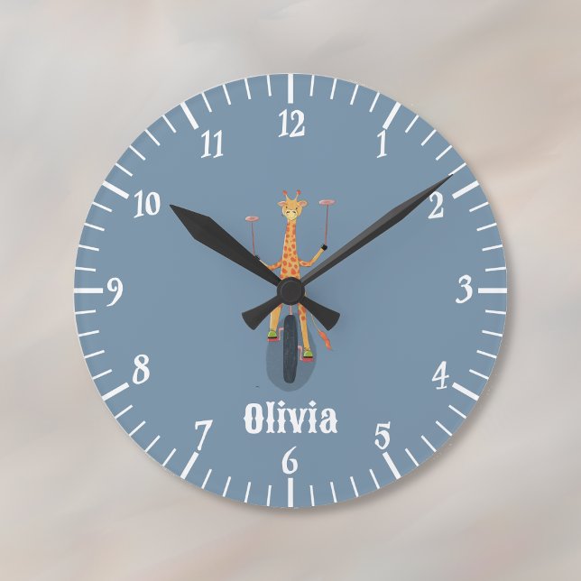 Reloj de pared de habitación infantil azul jirafa  (Circus theme nursery room wall clock with baby's name .)