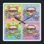 RELOJ DE PARED DE HAMBURGER Pop Art<br><div class="desc">HAMBURGER pop art con FRIES. Un clásico gráfico estilo arte pop de All American Burger & French Fries - Un bollo de semilla de sésamo y chips de pickle a los lados! Retro y divertido,  perfecto para restaurantes,  comensales y cocina casera.</div>