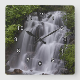 Reloj de pared de la cascada