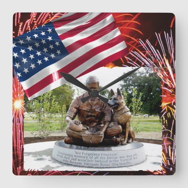 Reloj de pared de la plaza conmemorativa del perro (Anverso)