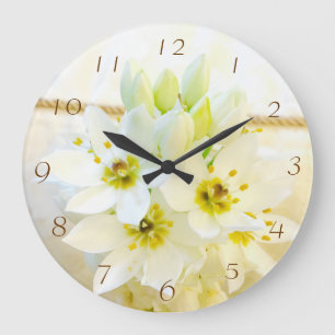 Reloj de pared de las flores blancas