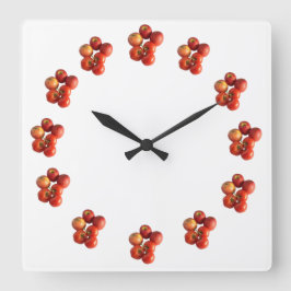 Reloj de pared de manzanas y tomates frescos