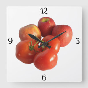Reloj de pared de manzanas y tomates grandes