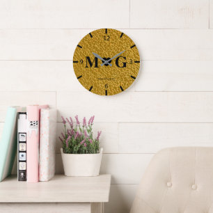 Reloj de pared de monograma con textura dorada par
