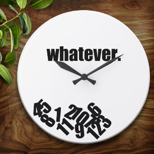 Reloj de pared de números desordenados sea lo que