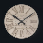 Reloj de pared de personalizado de madera rústica<br><div class="desc">Diseño de madera rústica</div>