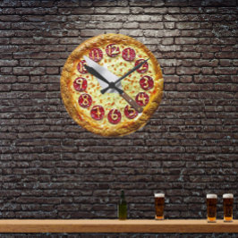 reloj de pared de pizza de pepperoni