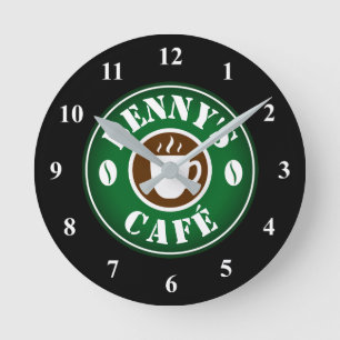 Reloj de pared de una cafetería pequeña con nombre