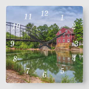 Reloj de pared de verano en War Eagle Mill