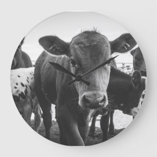 Reloj de pared del cuello negro y blanco