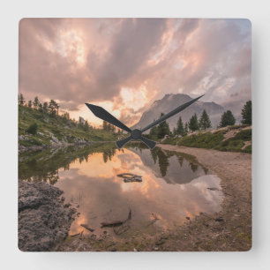 Reloj de pared del estanque de montaña