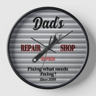 Reloj de pared del taller de reparaciones del papá
