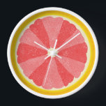 Reloj De Pared Grapefruit Slice Pop Art Cocina Minimalista<br><div class="desc">Este colorido reloj de pomelo es perfecto para su cocina o decoración de rincón del desayuno. Muestra una imagen abierta en rodajas de un cítrico de pomelo, mitad con 12 rodajas en tonos rosas alternados, para que puedas distinguir el tiempo sin números. Este diseño inusual tiene un aspecto texturizado -...</div>