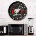Reloj De Pared Hawaii Beach Coral Heart Photo Te Ama Más Cita<br><div class="desc">"Te quiero más". Me siento afortunado de haber visto esta roca de coral en forma de corazón, mientras caminaba por esta playa de arena negra de la Isla Grande de Hawái a última hora de la tarde. Piense en su persona especial cada vez que compruebe la hora en esta impresionante,...</div>