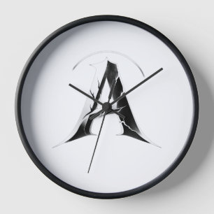 Reloj de pared moderno en blanco y negro con letra