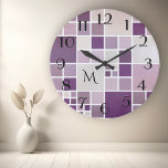 Reloj de pared monograma de patrón de malla verifi<br><div class="desc">Reloj de pared moderno con tejas a cuadros con un sutil efecto acuarela en tonos malva,  violeta y lila. Los números son un archivo independiente y se pueden eliminar si no los necesita. Y también puede personalizar o borrar el texto del monograma.</div>