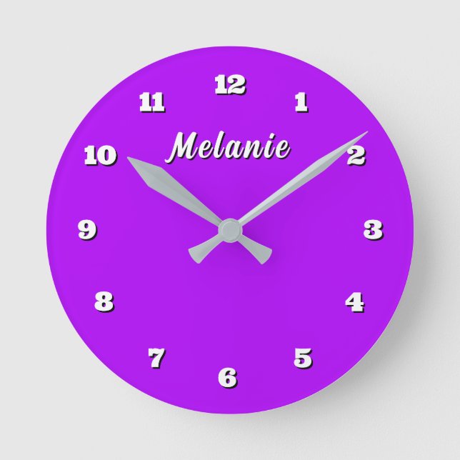 Reloj de pared morado personalizado con nombre (Anverso)