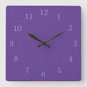 Reloj de pared morado sobre morado