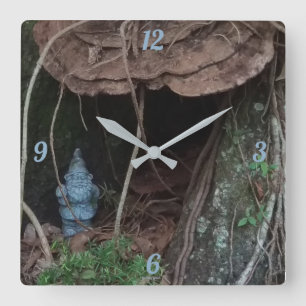Reloj de pared numerado de la casa de Gnome