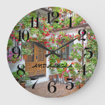 reloj de pared patio de Córdoba en España