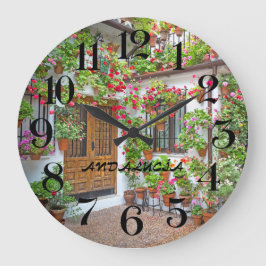 reloj de pared patio de Córdoba en España