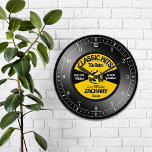 Reloj de pared personalizado de 45 vinyl retro<br><div class="desc">Fun,  personalizado de música retro personalizado. Excepto los números,  todo el texto de este diseño está en un formulario de plantilla. Cambia todo el texto o deja algunos como está,  para el perfecto regalo personalizado,  retro 45 vinilo record música amante!</div>