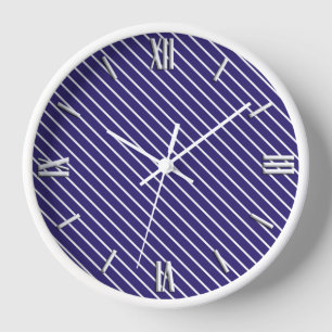 Reloj De Pared Pinstripes diagonales: azul marino y blanco