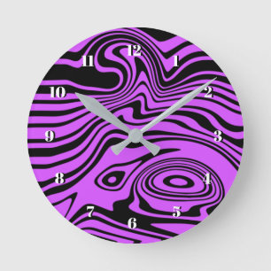 Reloj de pared púrpura y negro