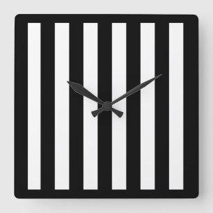 Reloj de pared rayado en blanco y negro