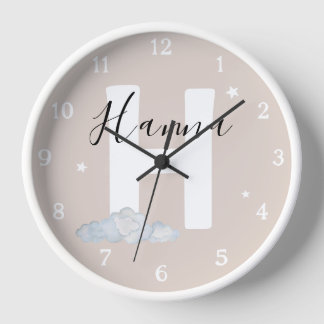 Reloj de pared redondo blanco con marco de madera