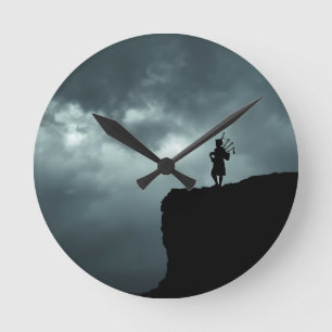 Reloj de pared redondo Highland Warrior Cliff Mo