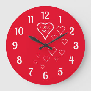 Reloj de pared rojo con corazones blancos