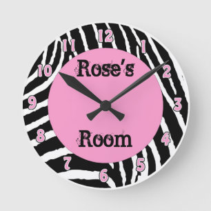 Reloj de pared rosa claro del sitio de los chicas