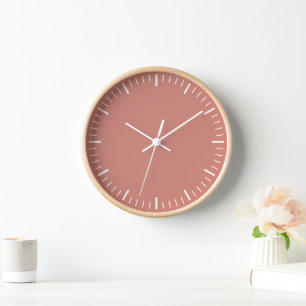 Reloj de pared rosado sucio
