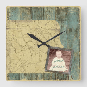 Reloj de pared rugoso de los tablones