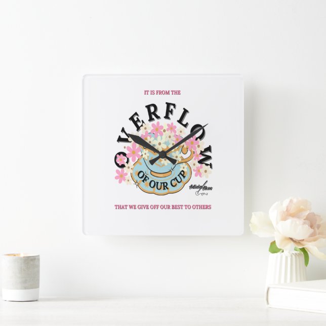 Reloj de pared sobrevolado por la poeta Adiela Ako (Hogar)