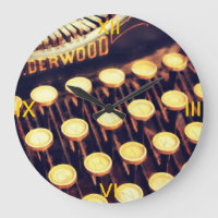 Reloj de paredes de las teclas de máquina antiguas