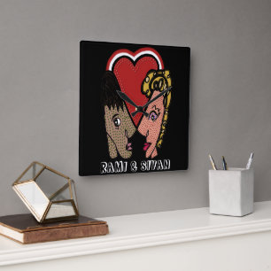 Reloj de pareja de arte pop cuadrado con nombres p