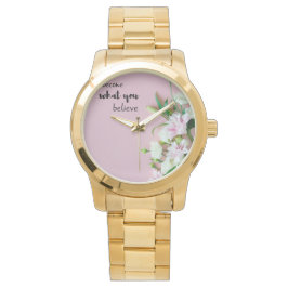 Reloj De Pulsera A white t-shirt with an elegant and sophisticated 